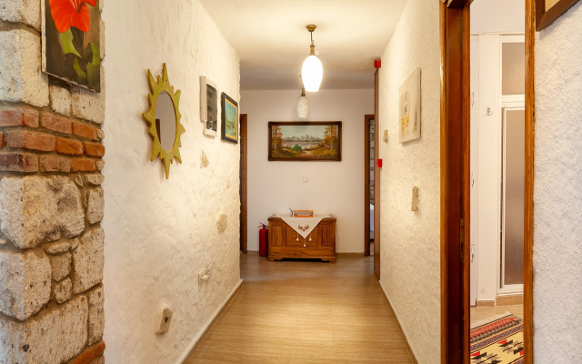 Flores Alacati Hotel