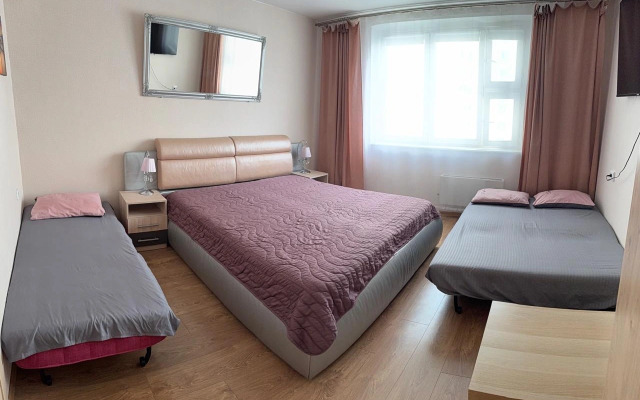 Ryadom s metro i parkom Flat
