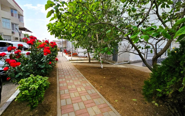 Апартаменты Феодосийский залив однокомнатная студия в цоколе