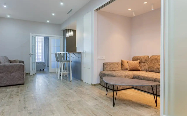 V Tsentre,lyuks Vmestimostyyu 6 Chelovek Apartments