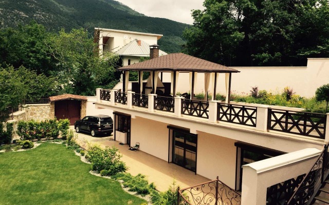 Elena Villa