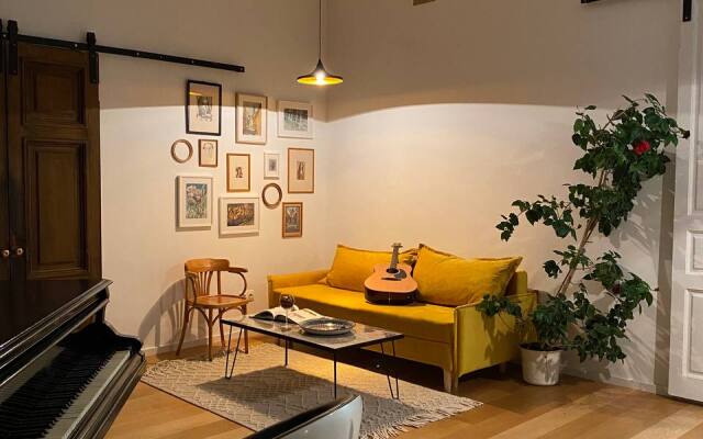 Квартира Art Tolstoy House