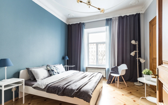 Апартаменты Avenue 180 кв.м с видом на Большую Конюшенную Улицу и Церковь Петра и Павла