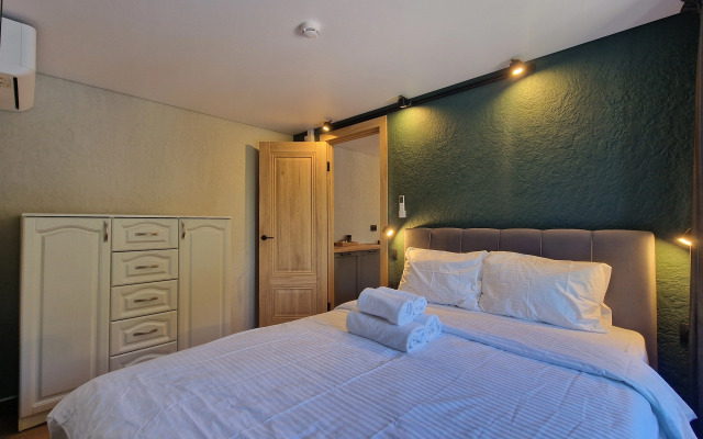 Dom S Gargulyyami Apartment Hotel