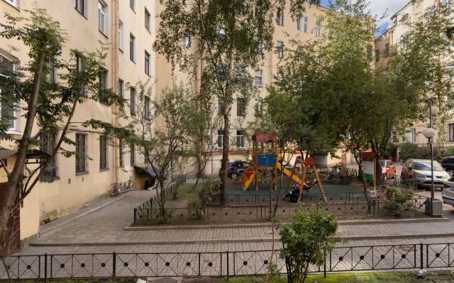U Sennoy Ploschadi S Parkovkoy Apartments