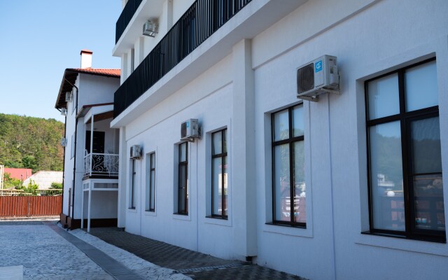 Avgustin Hotel