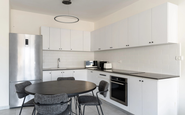 Blueground at Nahalat Bynamin ID47 Apartments