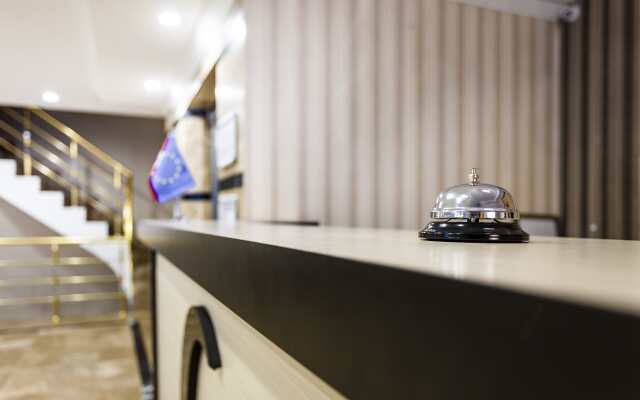 Ayhan Hotel