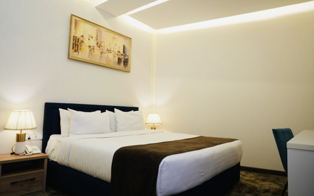 Garnet Mir Hotel