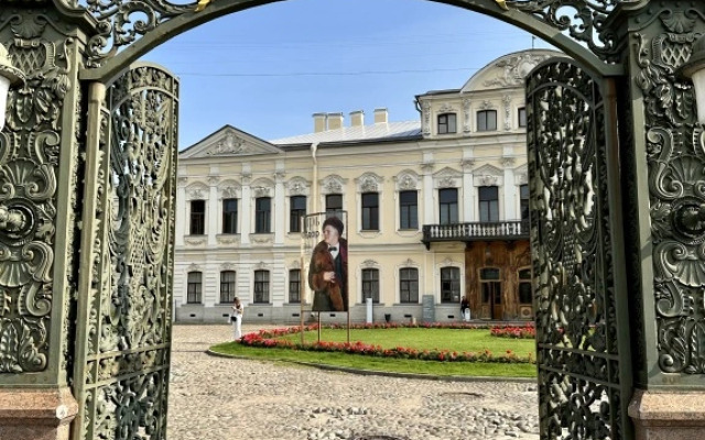 LITEINY  Royal Apartments