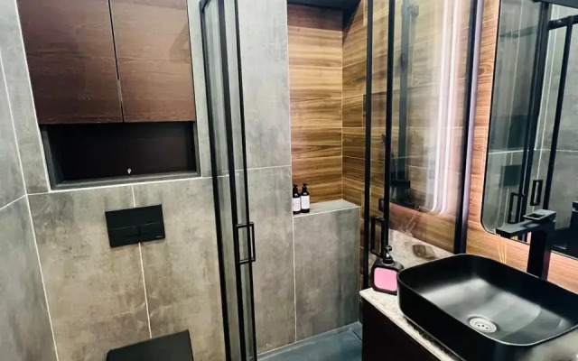 Dizaynerskie S Basseynom Apartments