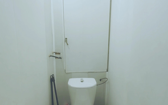 Otdel'naya Komnata ryadom s Metro Living Quarters