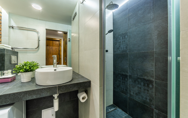 M1C Lyuks Apartments