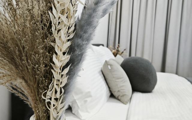 Warm White Flat