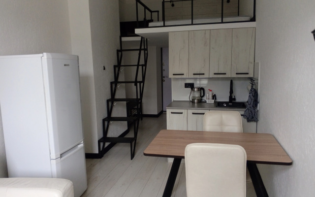 Стильная Студия с Антресолью в Историческом Центре