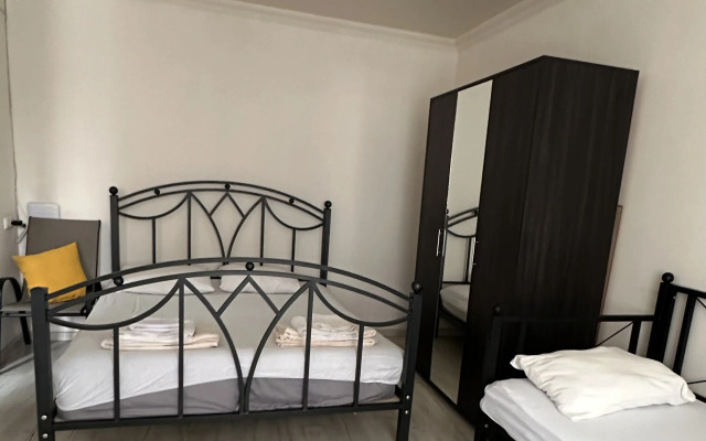 V Tsentre Erevana Apartments