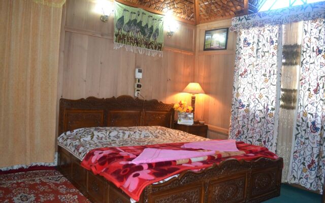 Houseboat Sweetstar Hotel