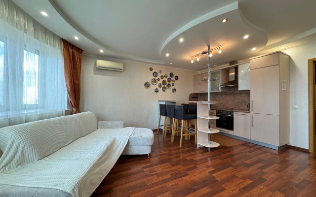 Na Ulitse Sofyi Kovalevskoy 4 Flat