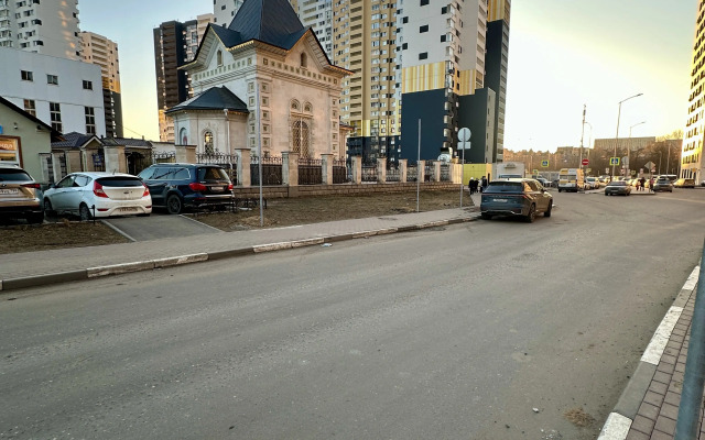 S Dizaynerskim Remontom Flat