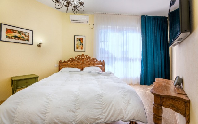 Pervaya Liniya Naberezhnoy Apartments