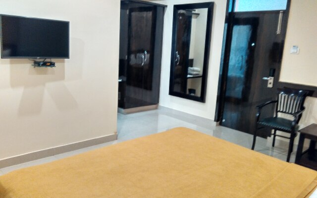 Hotel Raj Vista Suites & Convention