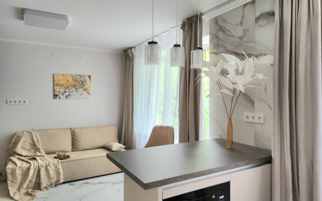 Tolstoy Donskaya Flat
