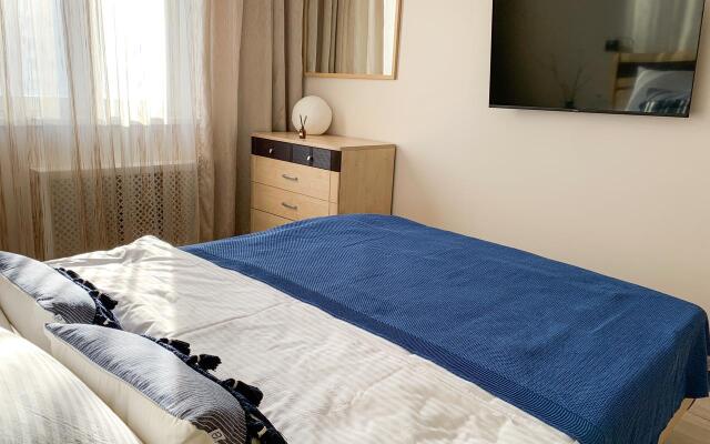 Na Topolinoj Allee s Prostornoj Kuhnej Flat