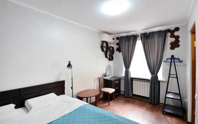 2-h Komnatnaya Uyutnaya Ryadom S Tsentrom Flat