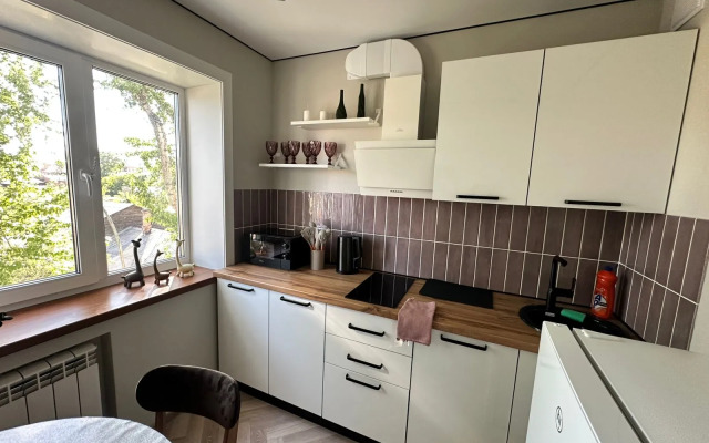 Dve Krovati I Divan Na Tsentralnom Rynke Flat