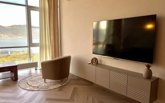 Zhemchuzhina C Pryamym Vidom Na Mope Flat