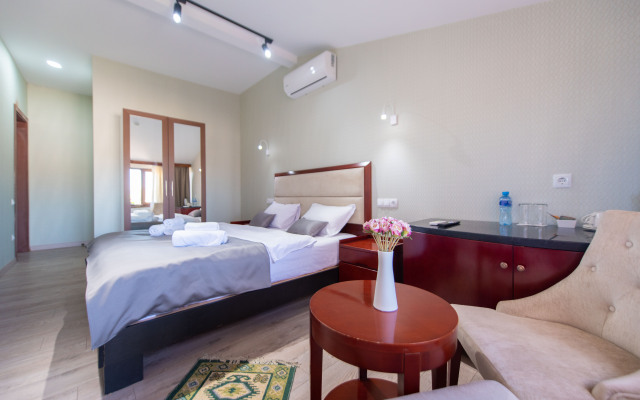 Kraveli Hotel