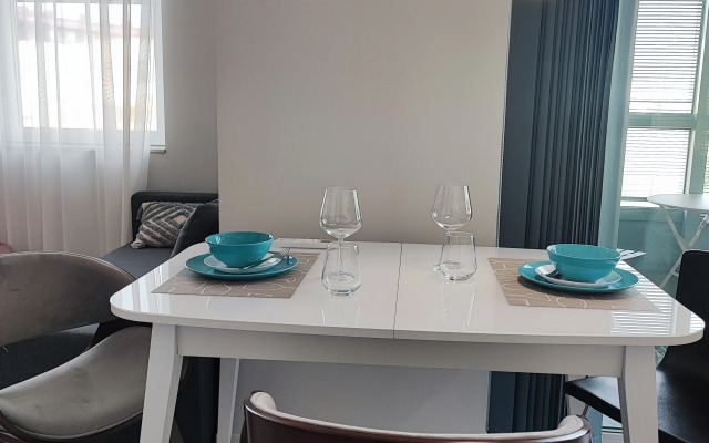 Yevrodvushka Apartamenty U Ekspoforuma Flat