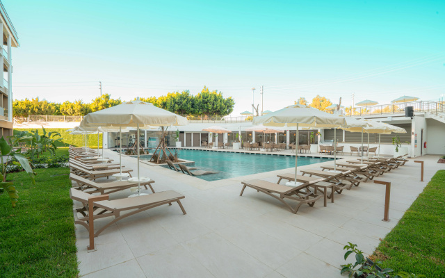 Prive Suite Side & Spa  (Adult Only 16+)