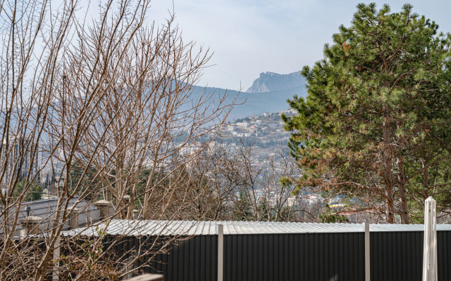 Dvukhetazhnaya S Terrasoy Otdykh U Ruchyya Flat