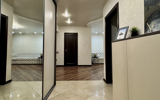 V Tsentre Bresta Apartments