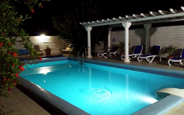 Sunny Holiday Private House