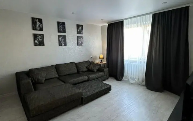 Na Ulitse 50 Let Oktyabrya 203/1 Flat