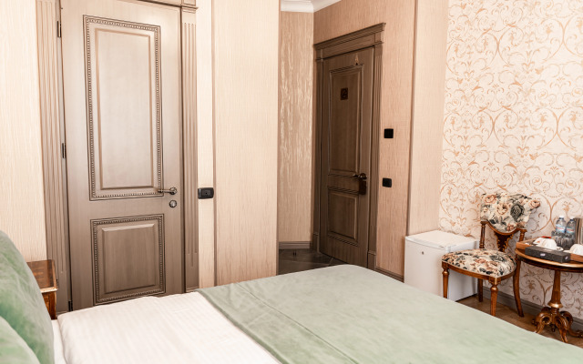 West Inn Palace Hotel