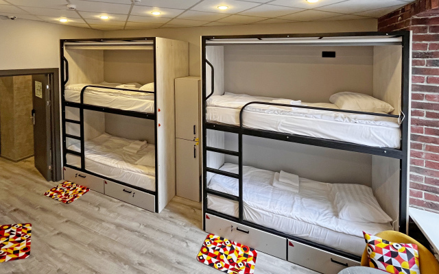 V Tsentre Hostel