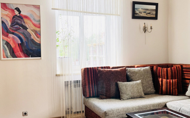 Riga V Samom Tsentre S Zakrytoj Parkovkoj Flat