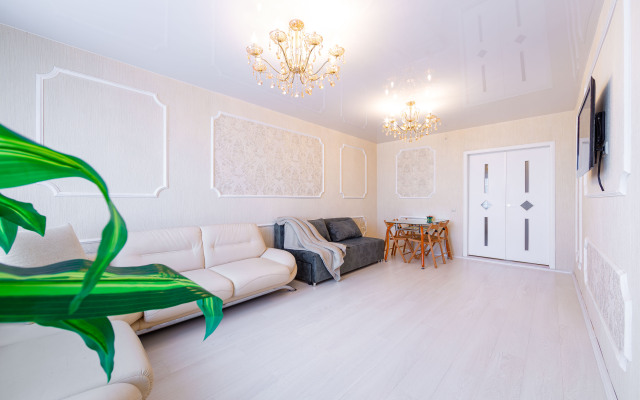 S Vidom Na Tsentr Ekaterinburga 6 Sp. Mest Apartments