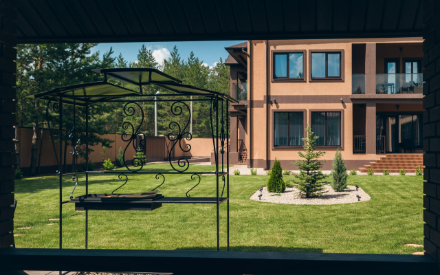 Частный дом Borovica House