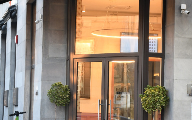 Stylish Gem Steps to Republic Square Apartments