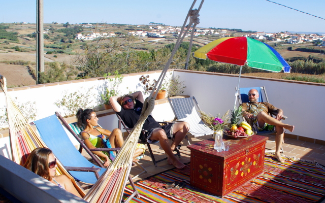 Da Silva Bike & Surf Camp Guest house