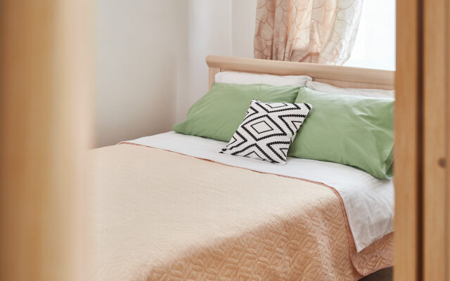 In the center of the Riviera Park Apartments