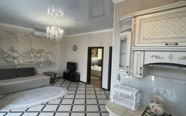 Zhemchuzhina u Morya Flat