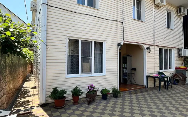 Polina Guest House