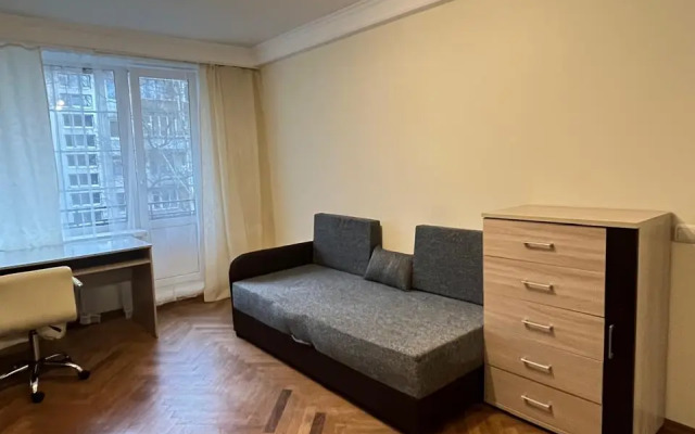 V Kalininskom Rayone Flat