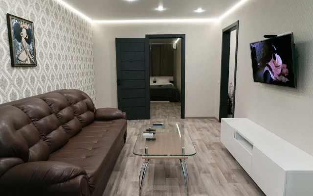 Na Leninskom Prospekte 36 Flat