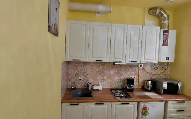 Biznes V Tsvetuschem Dvorike Flat